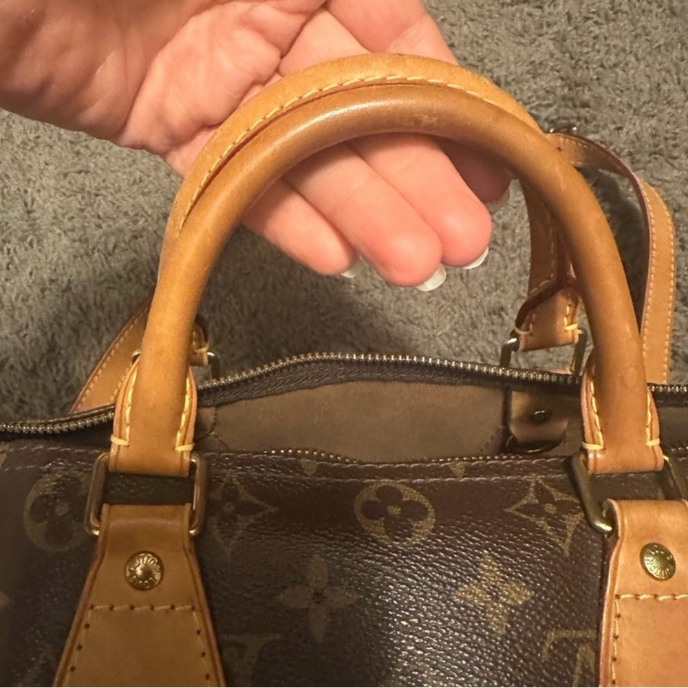 Louis Vuitton Classic Monogram Crossbody Bag - Picture 15 of 16